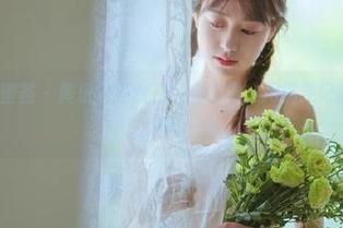 YouMi尤蜜荟 - 黄乐然的女孩写真合集：用搞笑记录每个自嘲的瞬间.txt