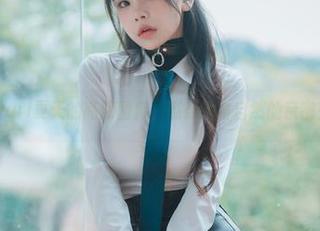探索Zzyuri夏天的高清图库，感受她与自然的亲密交织.txt