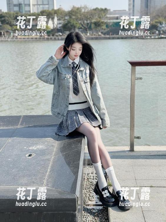 beautyleg-Celia beautyleg - 最新Celia制服图包发布,性感与优雅完美结合.txt