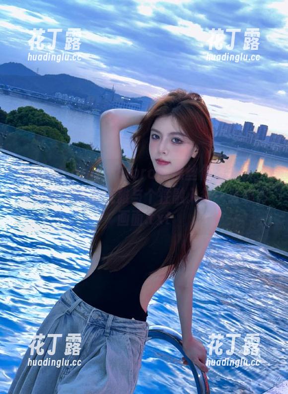 beautyleg - Flora的黑丝作品分享，领略她如何将优雅与个性融入每一张摄影画面.txt