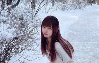 eloise软软白裙写真全集：免费下载，与她共享这份精致与灵感的结合.txt