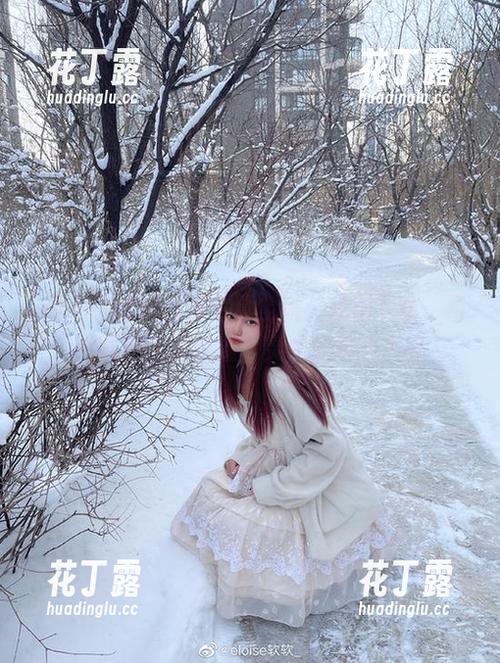 eloise软软白裙写真全集：免费下载，与她共享这份精致与灵感的结合.txt