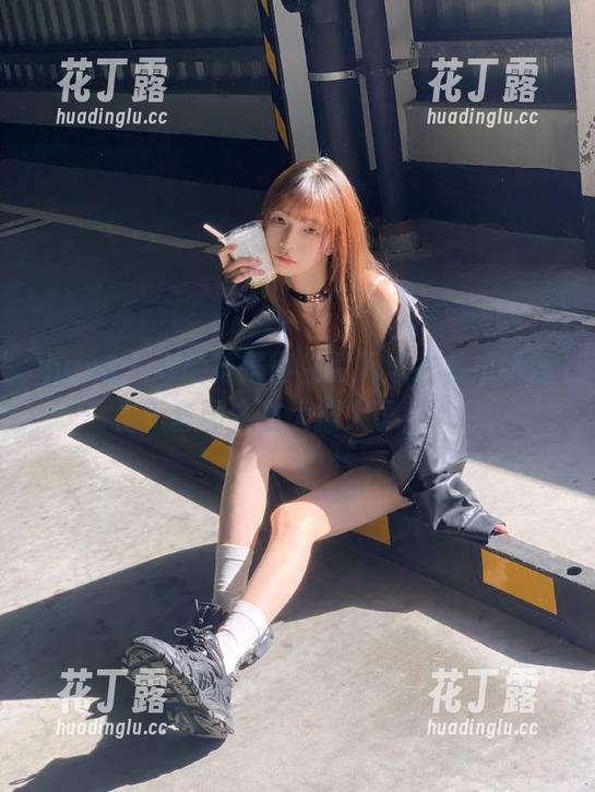 pans-可儿 pans - 谁能抵挡得住可儿泳衣私拍的魅力?套图实在太撩人了!.txt