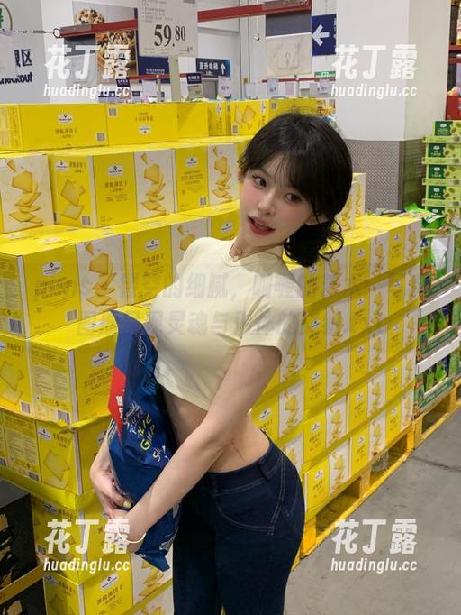 pans-咖喱 pans - 镂空的细腻,咖喱的艺术:写真图册呈现灵魂与形体的交织.txt