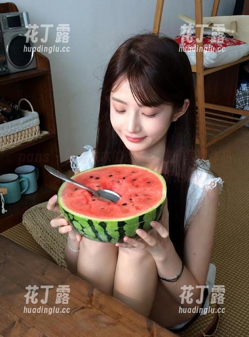 pans-木木 pans - 纵览木木的透明幻想:写真作品集及其资源的深入解析.txt