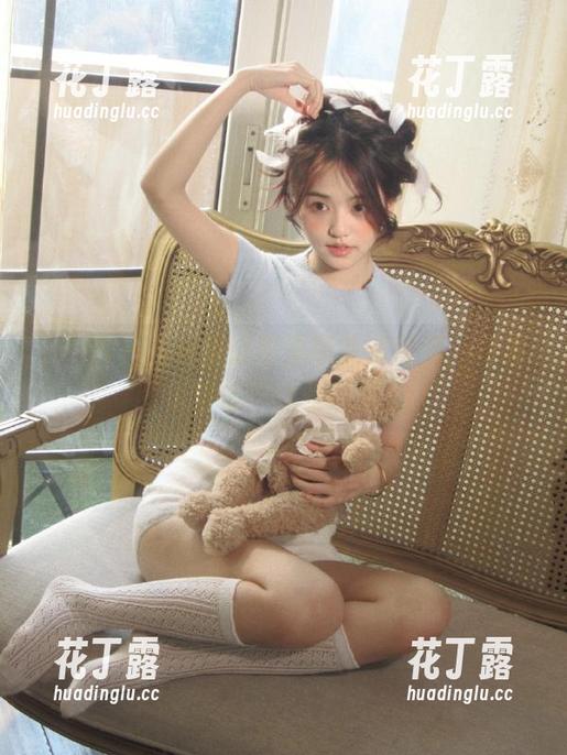 pans - 在线见证雨涵职业装美图，焕发职场自信与优雅风采.txt