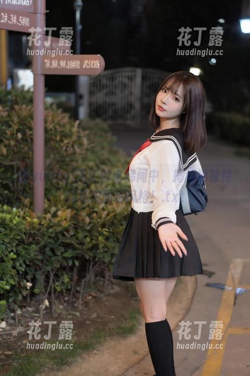 在yuuhui玉汇的电梯间中，揭秘她独特的私拍图包风格！.txt