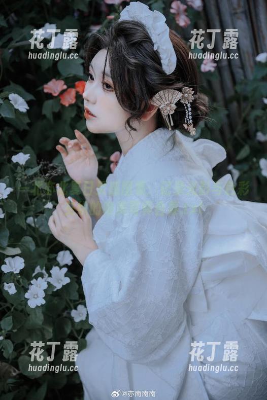一北亦北 一北亦北夏日灵感图集:记录光影与色彩交织的唯美写真合集.txt