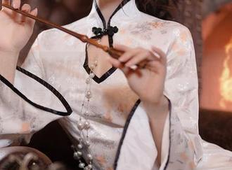 用心捕捉美好瞬间，一千只猫薄禾微博杂图分享她的写真作品魅力！.txt