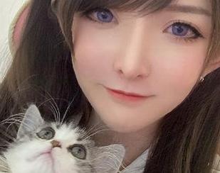 一小央泽的裸足之旅：精选图库聚焦那些搞笑又迷人的瞬间，不看后悔！.txt