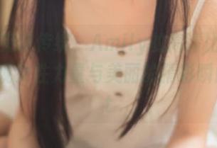 丽柜 - 突破传统，Amily的高清比基尼写真，展现女性力量与美丽的精彩瞬间！.txt