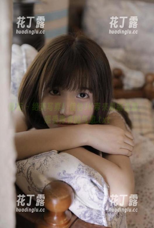 丽柜 - 绝美写真！佳怡JK带来最新资源，感受青春的气息.txt