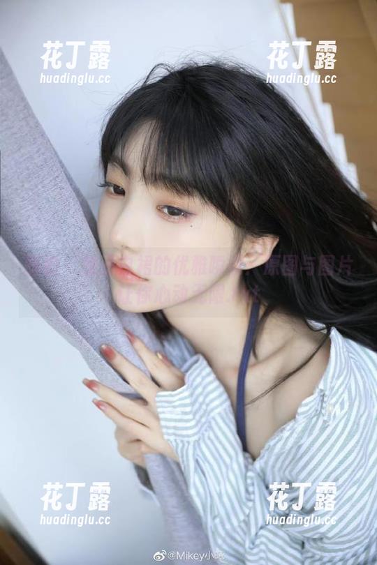 丽柜 - 兔子白裙的优雅瞬间：原图与图片让你心动无限.txt