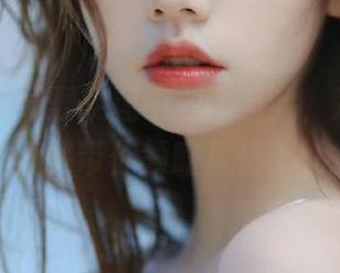 丽柜 - 在绿野伊莲中放飞自我，凉儿写真合集带你领略风情.txt