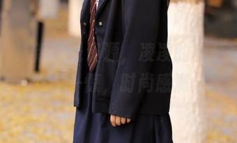 丽柜 - 最新在线资源，凌凌的套装写真真是让人吃了一惊，时尚感满分！.txt
