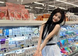 丽柜 - 春风拂面，刘璐璐红裙写真全集为您娓娓道来，倾情演绎无尽的温柔与浪漫！.txt