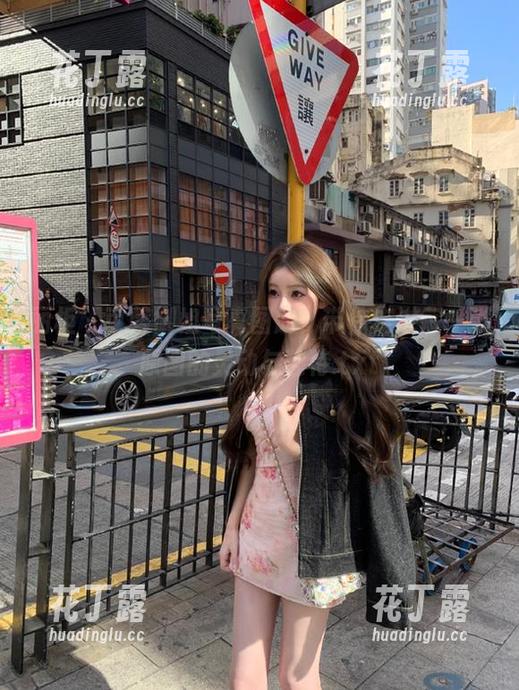 丽柜 - 可馨御姐写真图册，带你走进每一张原图的灵动与独特.txt