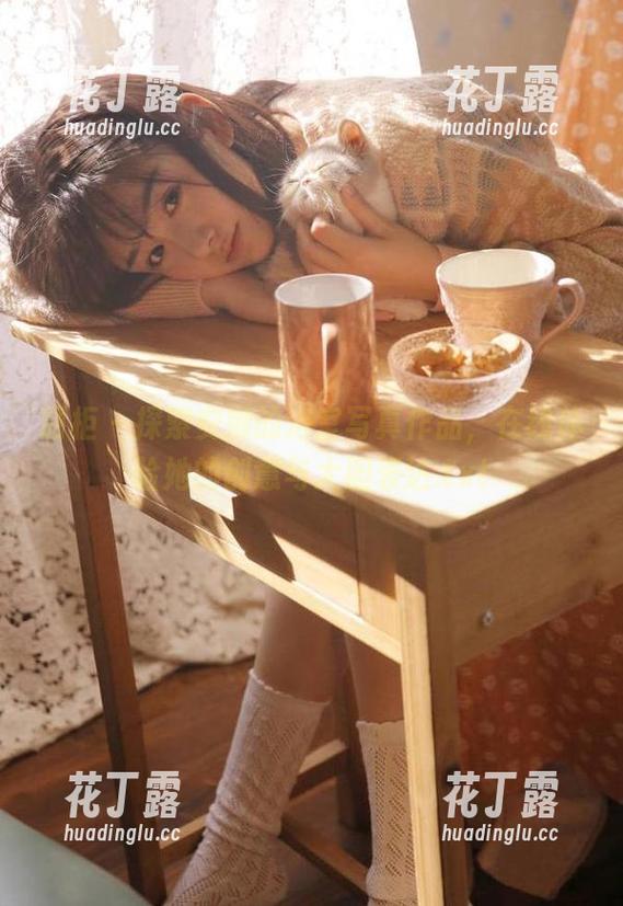 丽柜 - 探索安娜的浴室写真作品，在线体验她的创意与大胆表达.txt