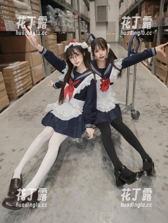 丽柜-心心 丽柜 - 让人心动的心心姐姐写真,图片中诉说青春的梦幻与现实.txt