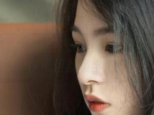丽柜 - 抛弃平庸！敏儿的镂空私拍图包带你探索新美学.txt