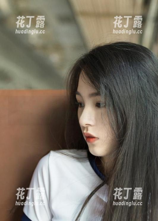 丽柜-敏儿 丽柜 - 抛弃平庸!敏儿的镂空私拍图包带你探索新美学.txt