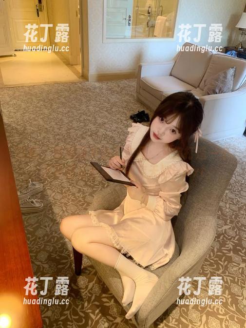 丽柜 - 晴晴及其油亮作品：为你打造一个精彩纷呈的写真图库天地！.txt