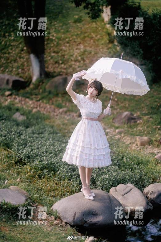 妆点职场：乖乖衣宝办公室写真美图，塑造新一代女性形象.txt