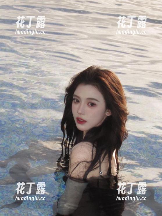 九柒喵短裙私拍美图，轻松穿梭在时光与梦境之间的互动之旅！.txt