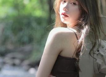重磅更新！九柒喵与桐生桔梗的魅力碰撞，最新图片揭秘她的风格！.txt