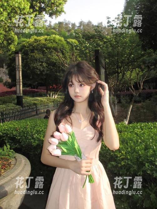 九柒喵红裙写真精选，仿佛在时光中漫游，感受每一丝韵味！.txt