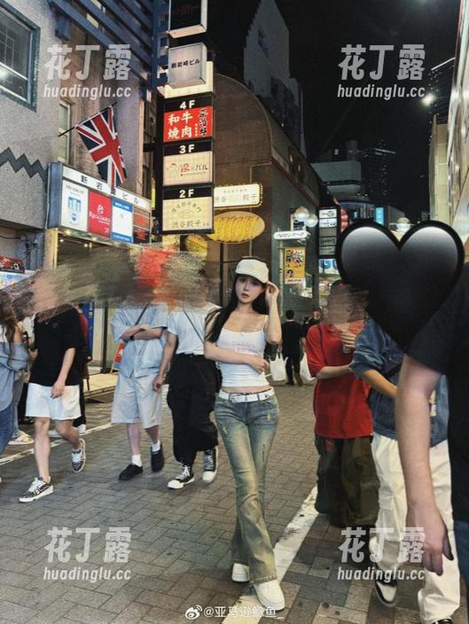 亚马逊鲶鱼倾情呈现：下班后OL的美图与cos彰显女性魅力.txt