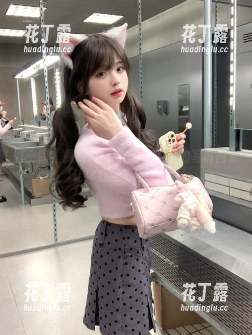 俏妞t 微密圈 - 探索校园魅力:俏妞t的写真图集让你心动不已!.txt