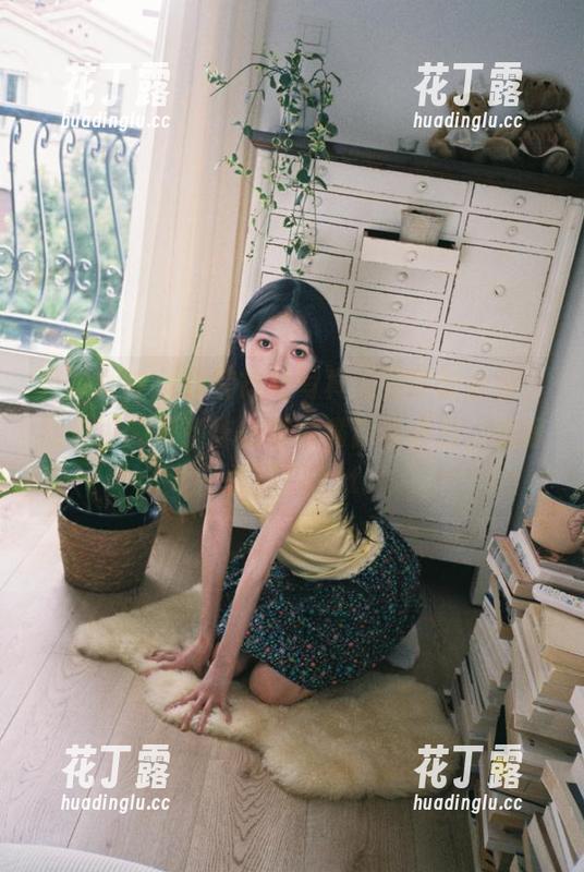 克拉女神 - 佳莹短裙写真美图即刻分享，图包中的每张作品都充满青春活力，值得拥有！.txt