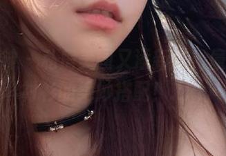 克拉女神 - 私房美图又添新作，僮僮与白衬衫的绝妙搭配！.txt