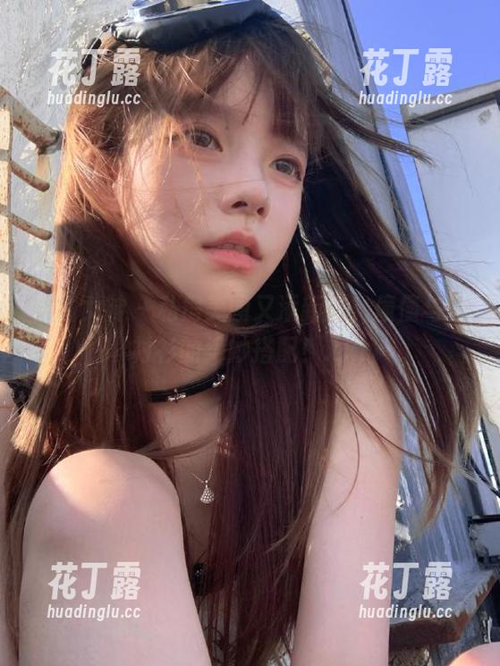 克拉女神 - 私房美图又添新作，僮僮与白衬衫的绝妙搭配！.txt
