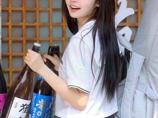 克拉女神 - 在线浏览汤怡肉丝写真合集，收获每一幅作品的独特故事.txt