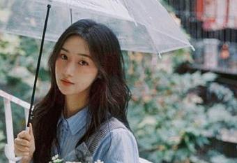 克拉女神 - 用心呈现：璇子无圣光自拍套图，记录她的青春与时尚.txt