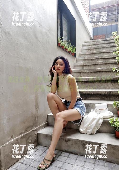 克拉女神 - 舒彤内衣专题合集：高质量图包，探索她的时尚与自信.txt