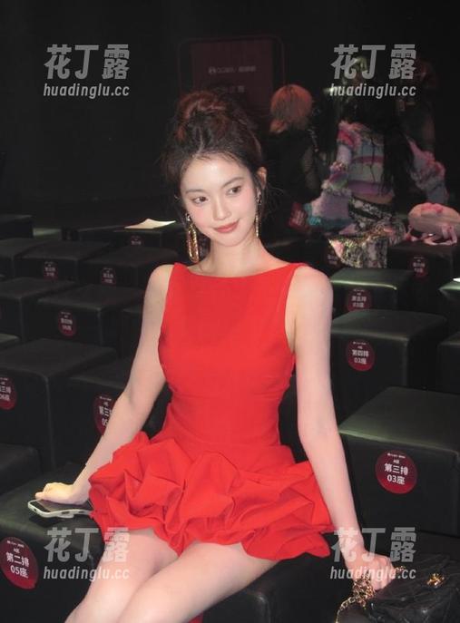 克拉女神-芝月 克拉女神 - 芝月女仆无圣光美图,带你领略何为美的极致表达.txt