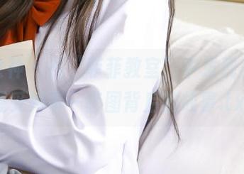 克拉女神 - 在“菲菲教室”中发现美图，感受她每一套图背后的故事.txt