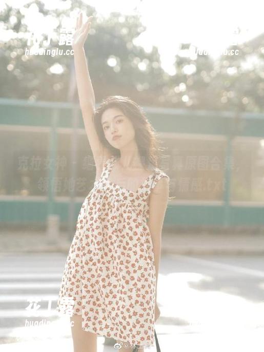 克拉女神 - 细看颖儿裸足写真原图合集，领悟她艺术背后的故事与情感.txt