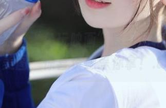 一起来欣赏“兔玩映画”紫红色格裙的可爱美图，惊喜资源等你拿！.txt