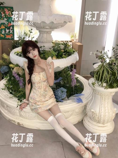 初夏女神-环环 初夏女神 - 环环与永不过时:珍藏的写真全集原图全览.txt