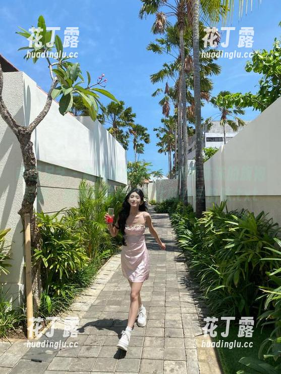 南国足艺-沫沫 南国足艺 - 高清原图系列:跟随沫沫的旗袍写真,感受中国传统文化的经典韵味.txt