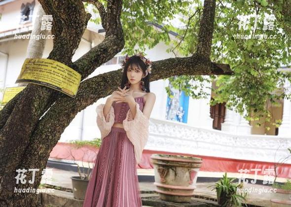 南桃Momoko办公室满满的高清写真分享，带你领略职场的独特美感.txt