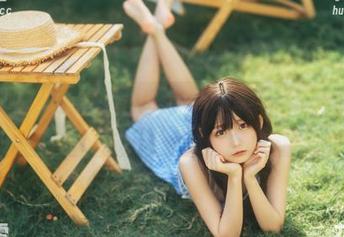 不可错过的视觉盛宴！发条少女yoki最新写真集展现日常生活之美.txt