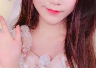 捕捉啾小妍Deer的办公室韵味：不可错过的原图与图册合集.txt