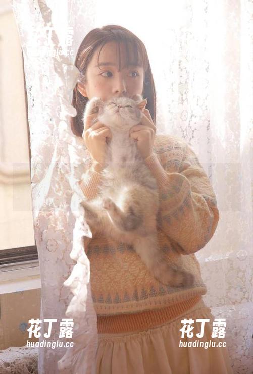 套图精选：喵糖映画私拍大凤礼服，宛如童话梦境中的绝美风景.txt