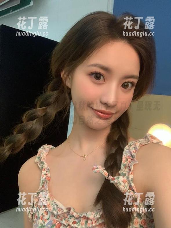 嗲囡囡 - 夏小秋秋秋的奶牛写真，呈现无圣光下的自然之美.txt