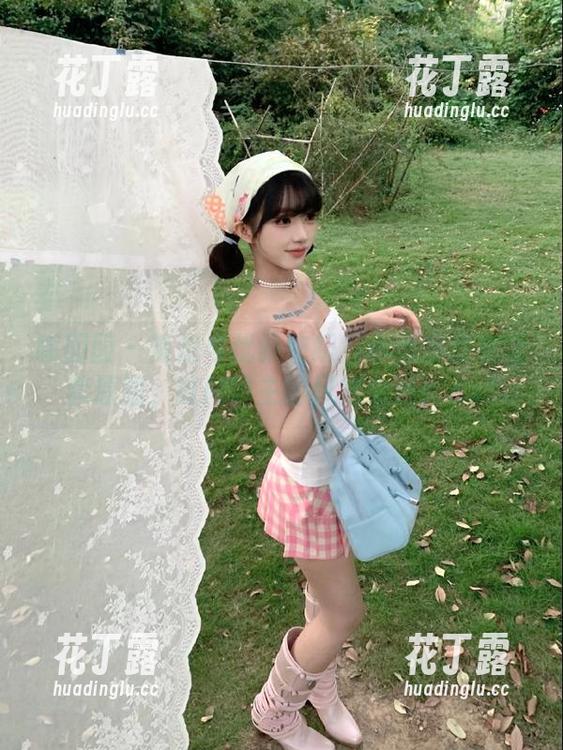 嗲囡囡-小恶魔 嗲囡囡 - 叛逆与优雅交织!小恶魔皮衣全套原图,时尚博主的风格之选!.txt